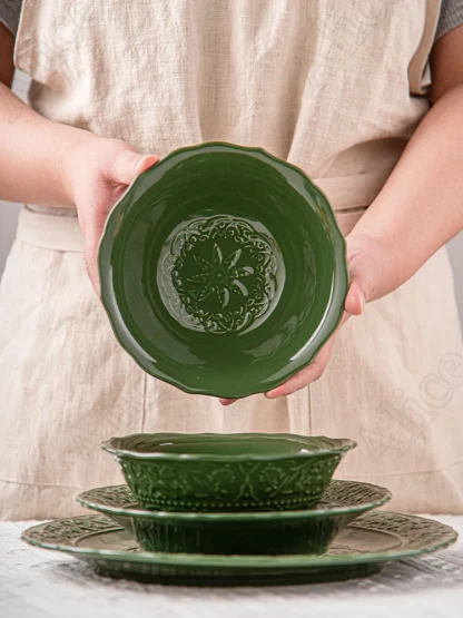 Round Vintage-style Dish Set - Image 2