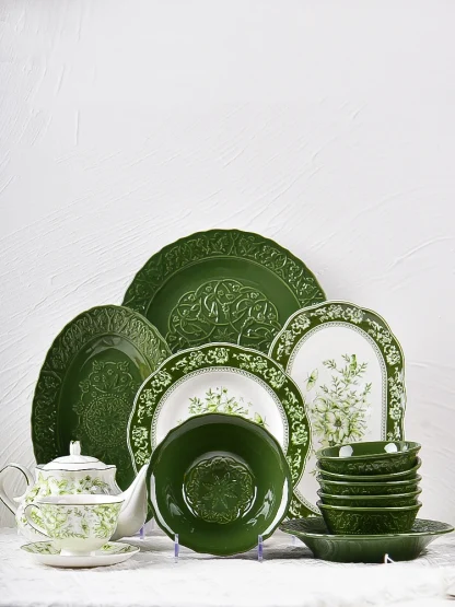 Round Vintage-style Dish Set - Image 3